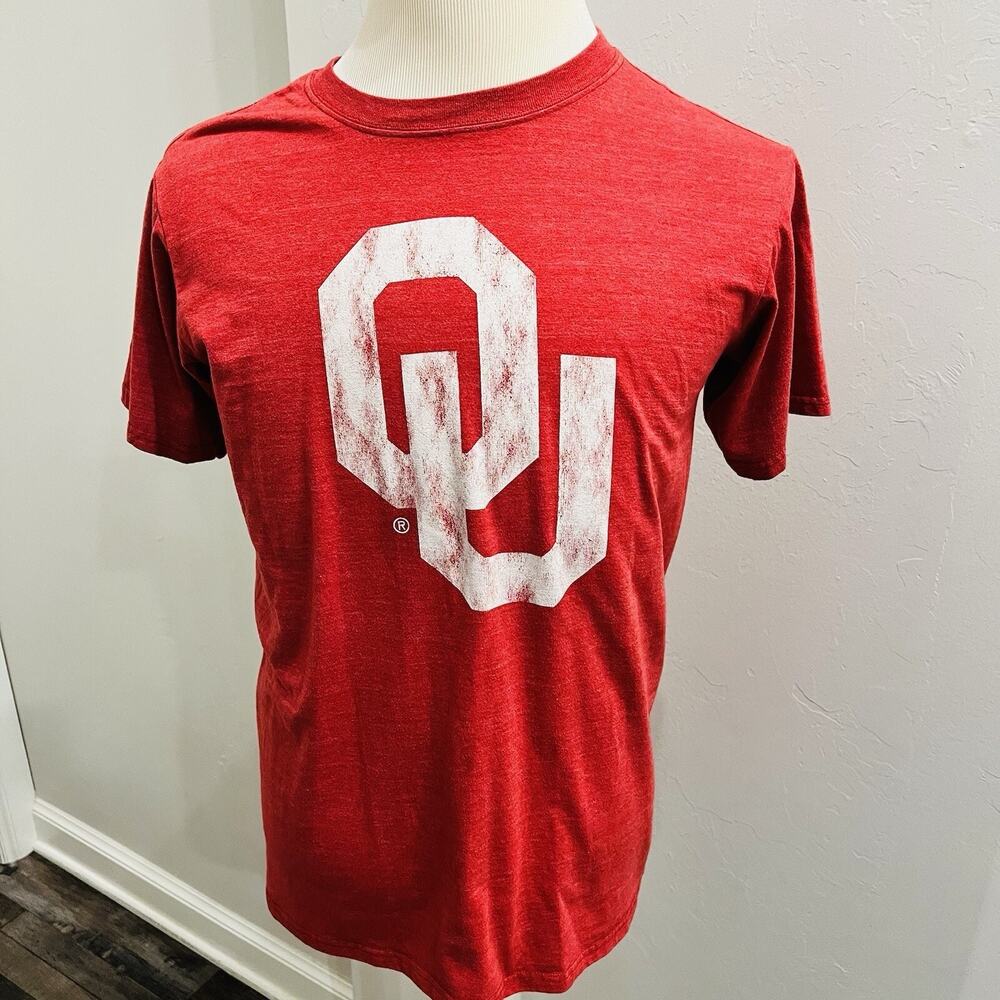 Fanatics Men's T-Shirt University of Oklahoma Sooners OU Red Size Medium.